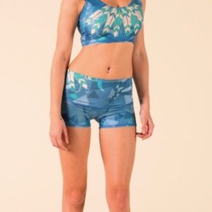 Teeki Lightning in a Bottle Sun Short (Size Small)